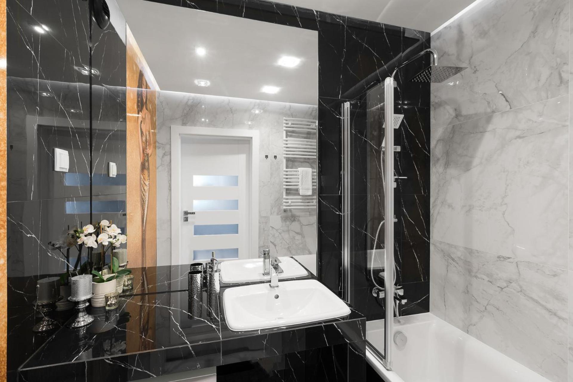 2- Bedroom Premium Masarska By Renters Prestige Apartment *